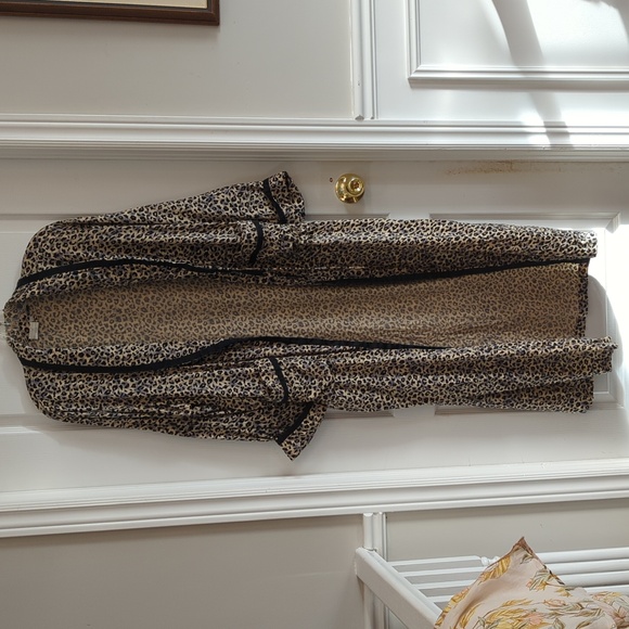 Leopard Print Negligee With Matching Robe - Picture 4 of 8